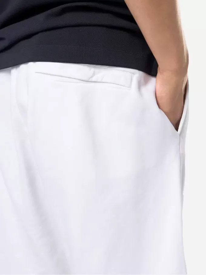 Bermudashorts in regulärer Passform mit elastischem Bund.