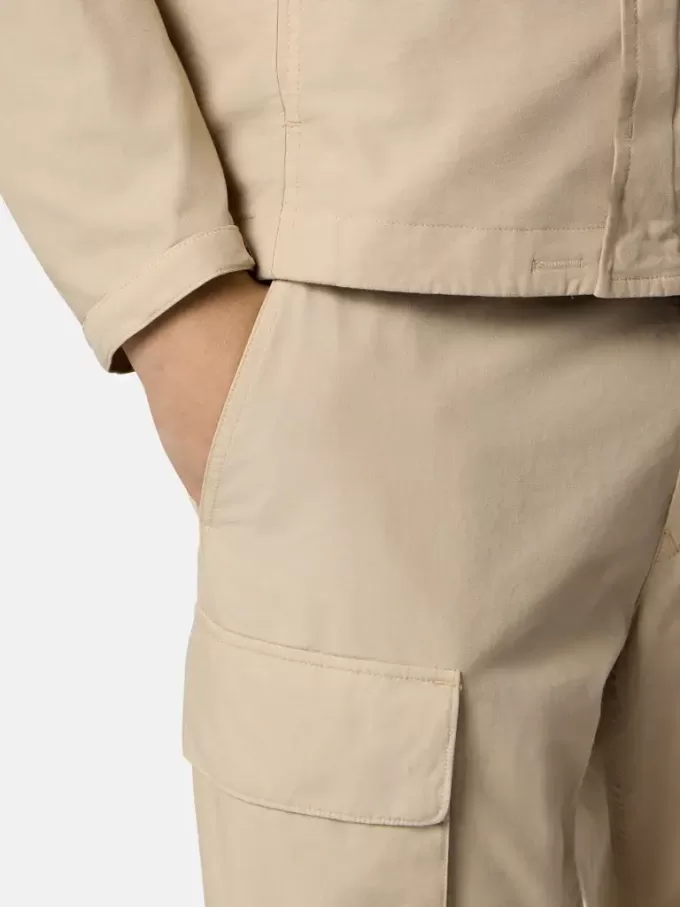 Cargohose in regulärer Passform mit Druckknopf- und Reißverschlusstaschen