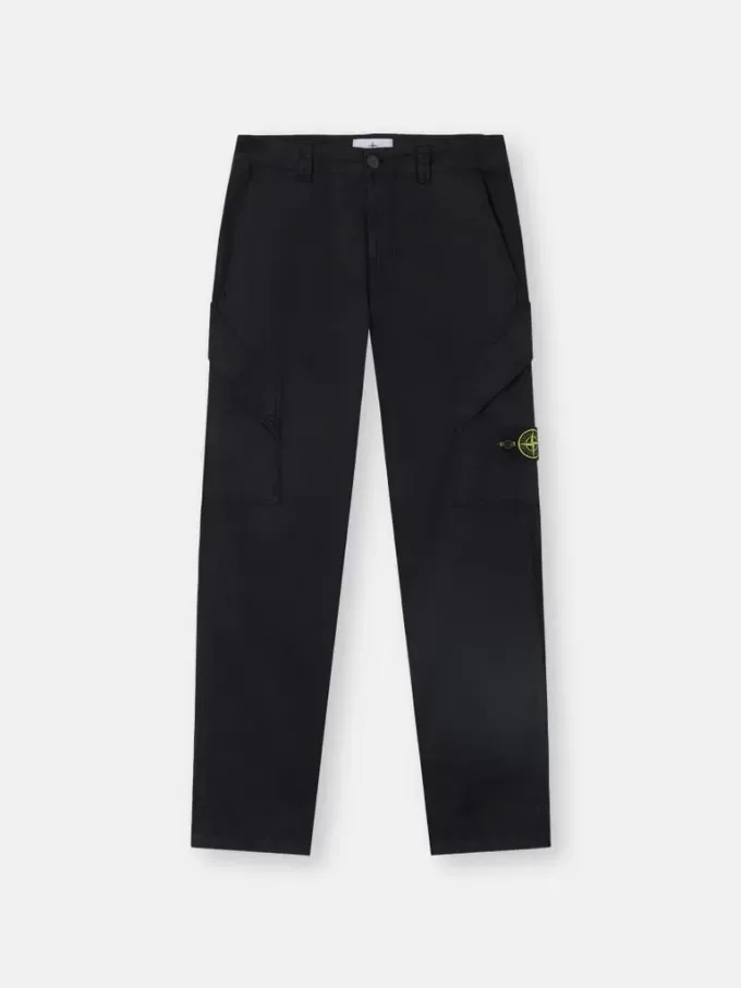 Cargohose in regulärer Passform mit schrägen Reißverschlusstaschen.