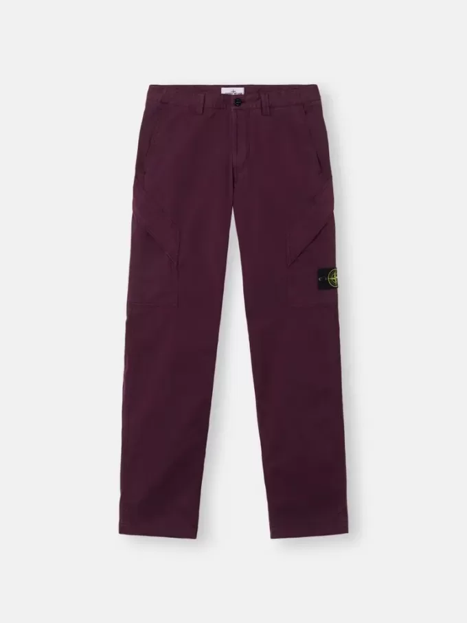 Cargohose in regulärer Passform mit schrägen Reißverschlusstaschen.