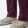 Cargohose in regulärer Passform mit schrägen Reißverschlusstaschen.