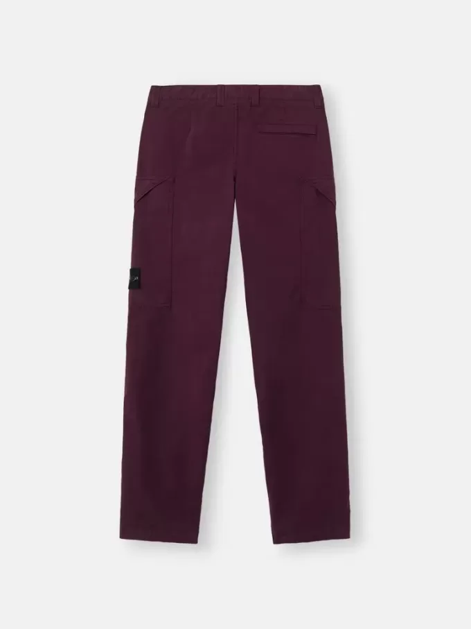Cargohose in regulärer Passform mit schrägen Reißverschlusstaschen.