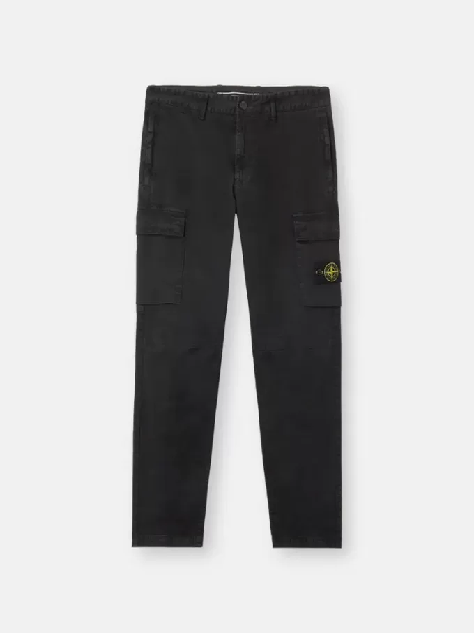 Cargohose mit normaler, konisch zulaufender Passform und Reißverschlusstaschen.