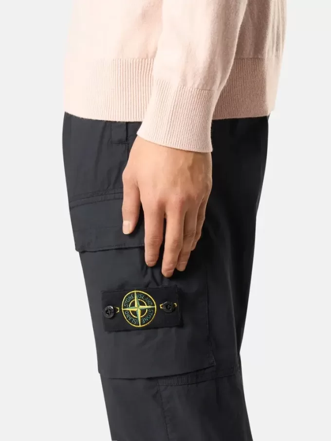 Cargohose mit normaler, konisch zulaufender Passform und Reißverschlusstaschen.