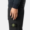 Cargohose mit normaler, konisch zulaufender Passform und Reißverschlusstaschen.