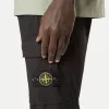 Cargohose mit normaler, konisch zulaufender Passform und Reißverschlusstaschen.