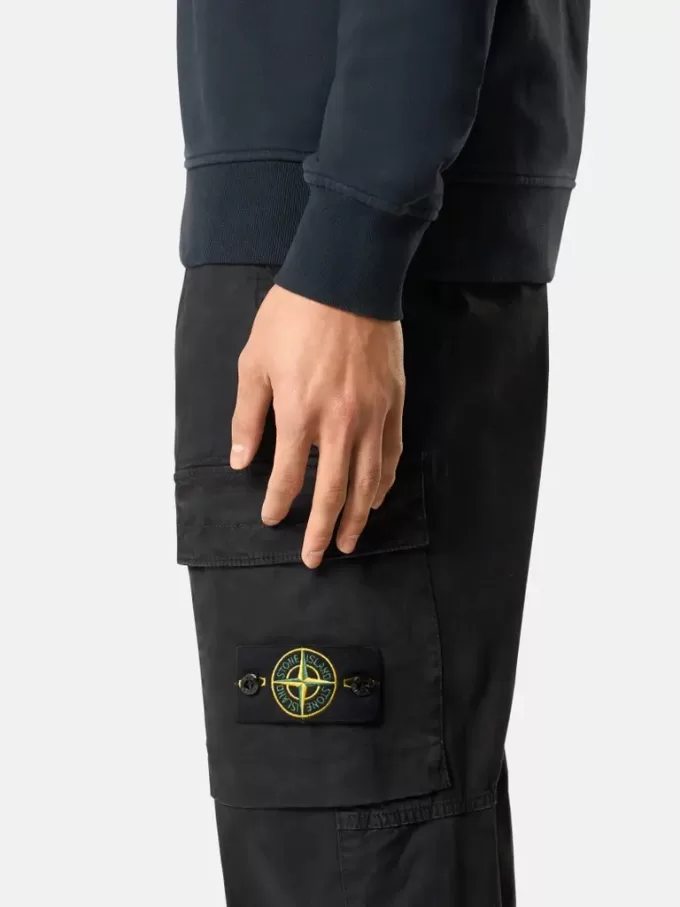 Cargohose mit normaler, konisch zulaufender Passform und Reißverschlusstaschen.