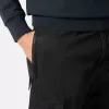 Cargohose mit normaler, konisch zulaufender Passform und Reißverschlusstaschen.