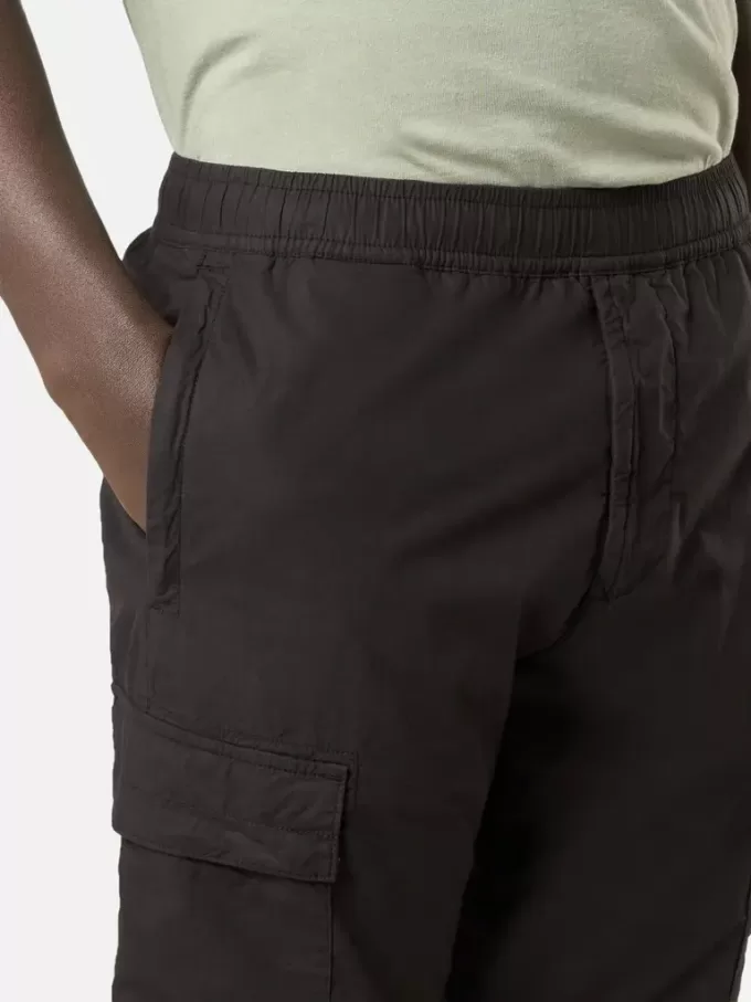 Cargohose mit normaler, konisch zulaufender Passform und Reißverschlusstaschen.