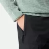 Cargohose mit normaler, konisch zulaufender Passform und Reißverschlusstaschen.