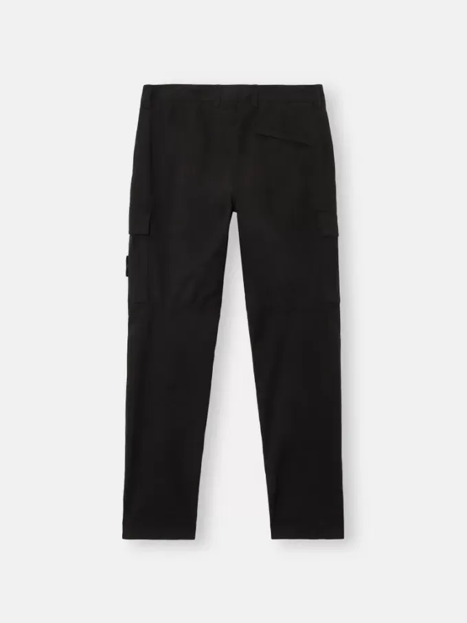 Cargohose mit normaler, konisch zulaufender Passform und Reißverschlusstaschen.