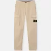 Cargohose mit normaler, konischer Passform und Reißverschlusstaschen.