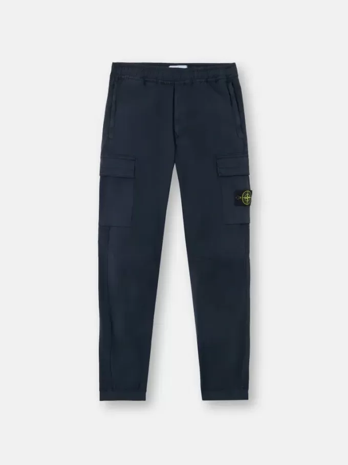 Cargohose mit normaler, konischer Passform und Reißverschlusstaschen.