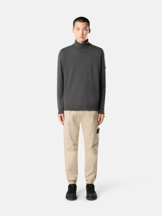 Cargohose mit normaler, konischer Passform und Reißverschlusstaschen.