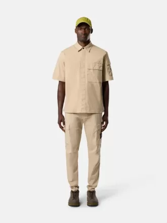 Cargohose mit normaler, konischer Passform und Reißverschlusstaschen.