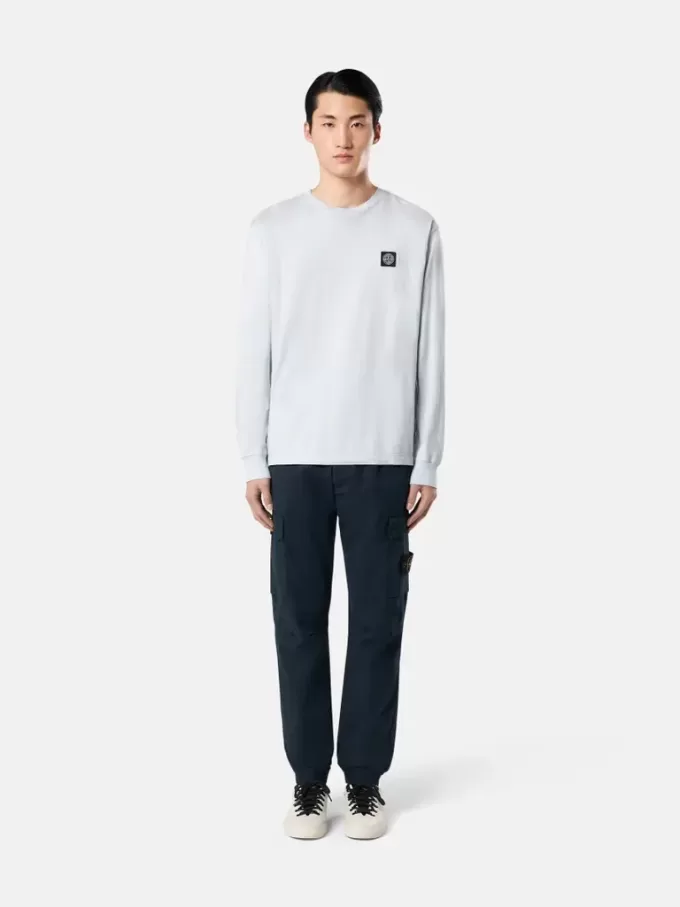 Cargohose mit normaler, konischer Passform und Reißverschlusstaschen.