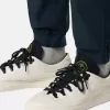 Cargohose mit normaler, konischer Passform und Reißverschlusstaschen.