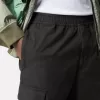 Cargohose mit normaler, konischer Passform und Reißverschlusstaschen.