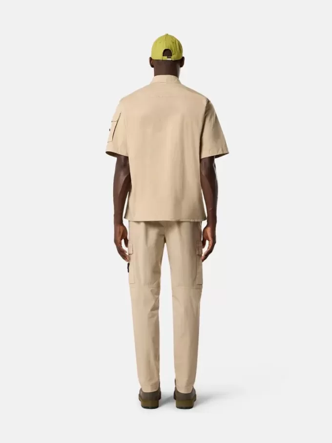 Cargohose mit normaler, konischer Passform und Reißverschlusstaschen.