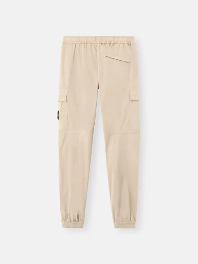 Cargohose mit normaler, konischer Passform und Reißverschlusstaschen.