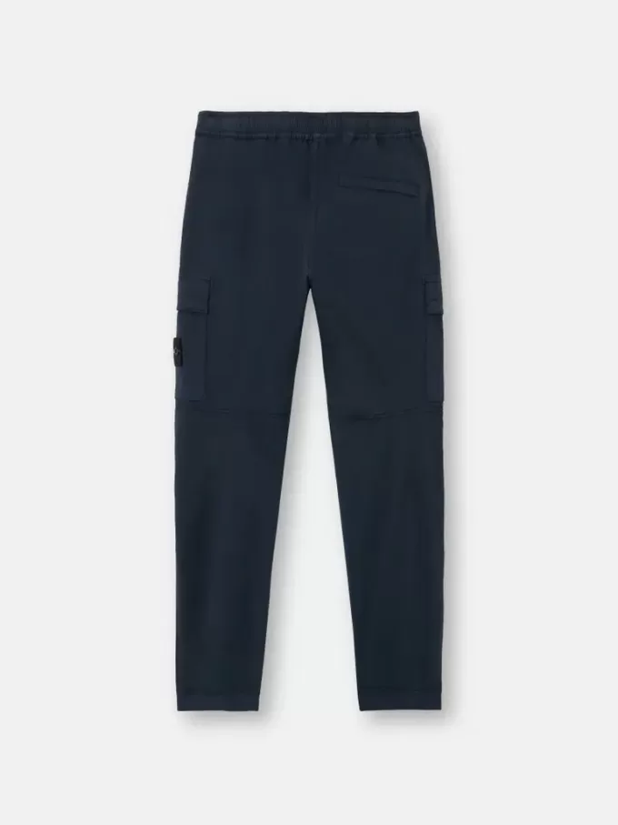 Cargohose mit normaler, konischer Passform und Reißverschlusstaschen.
