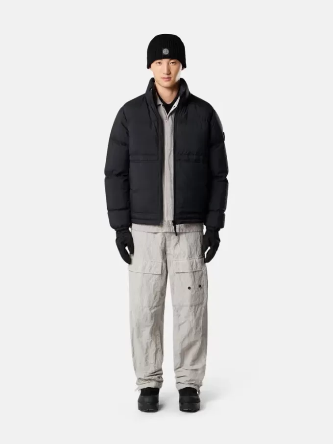 Daunenjacke mit wasserabweisender Beschichtung