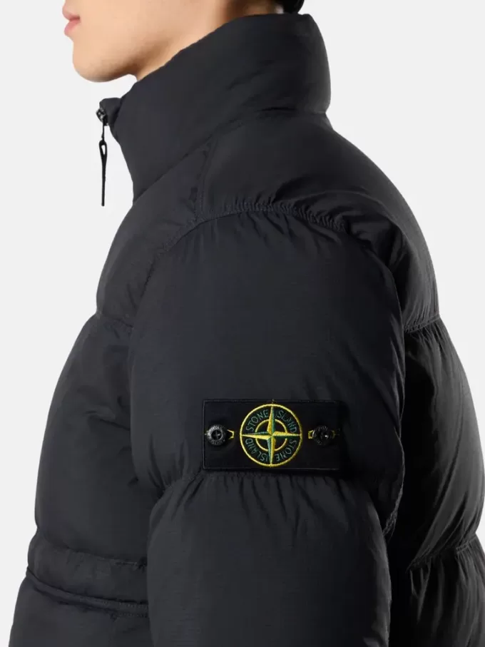 Daunenjacke mit wasserabweisender Beschichtung