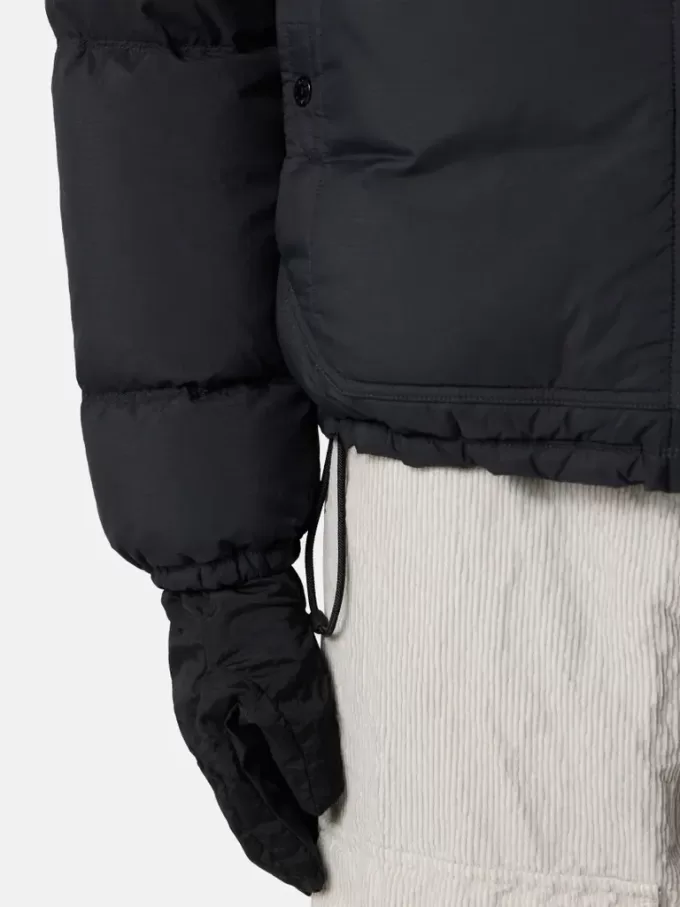Daunenjacke mit wasserabweisender Beschichtung