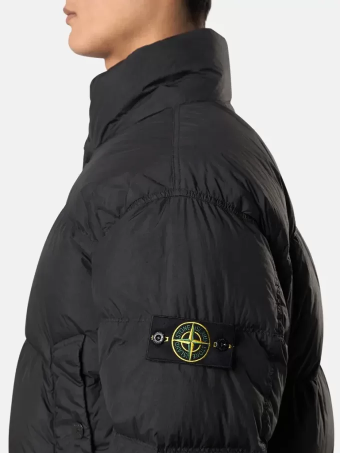 Daunenjacke mit Windschutz