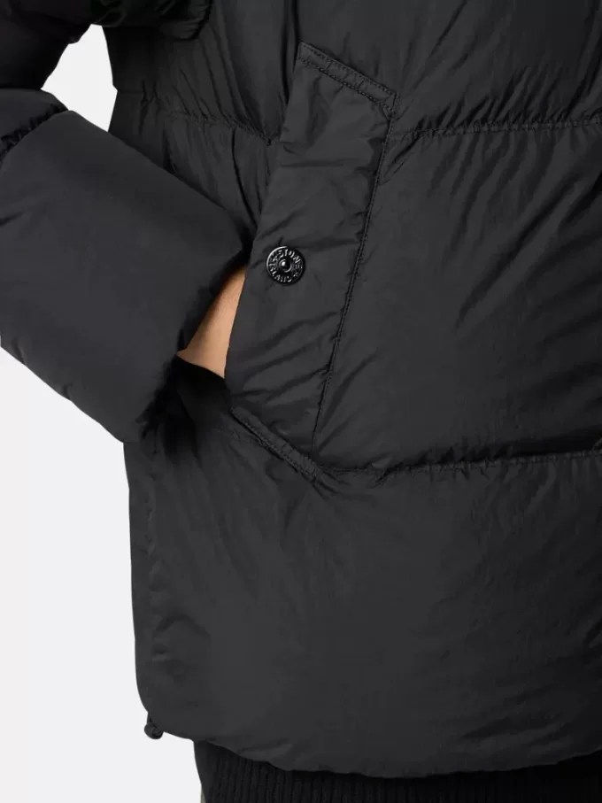 Daunenjacke mit Windschutz