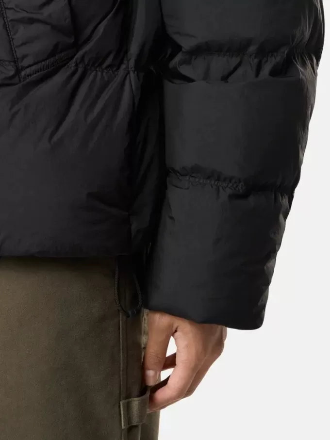 Daunenjacke mit Windschutz