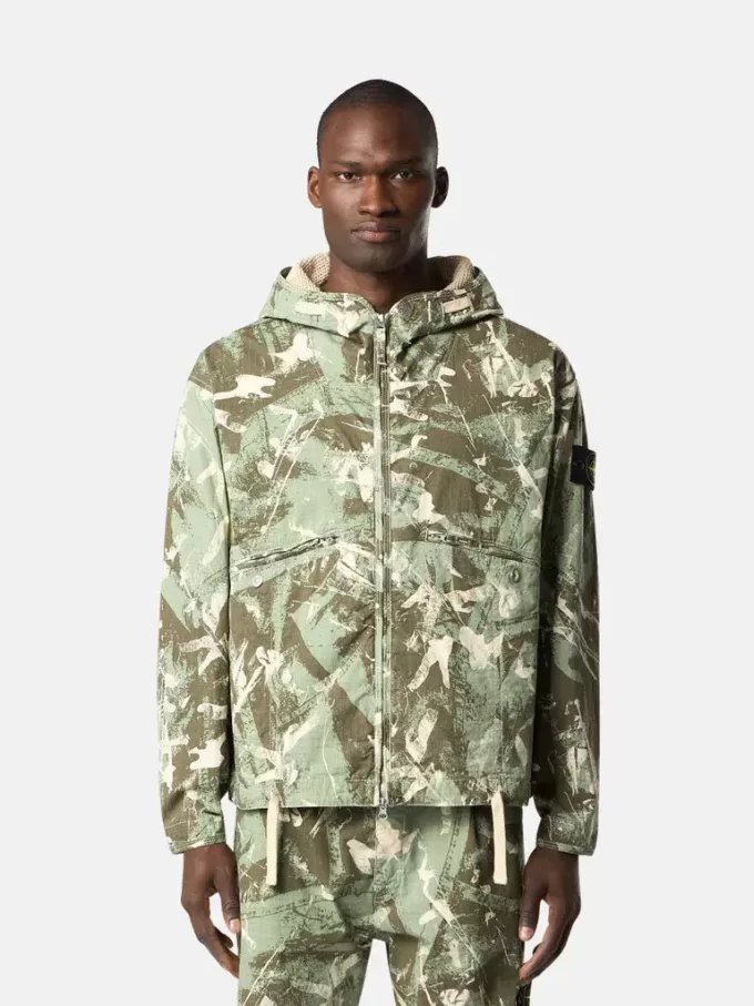 Kapuzenjacke mit Camouflage-Print und Anti-Drop-Beschichtung