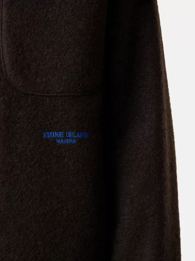 Kapuzenjacke mit Kinnriemen und Brusttasche