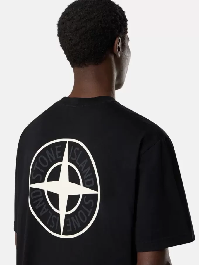 Kurzärmeliges T-Shirt in regulärer Passform mit „02 Industrial Logos”-Print