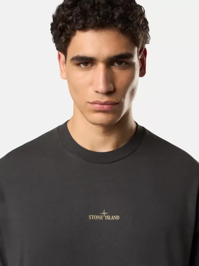 Kurzärmeliges T-Shirt in regulärer Passform mit „Bleeding Numbers”-Print