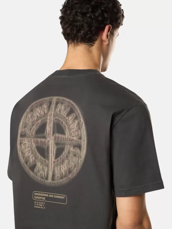 Kurzärmeliges T-Shirt in regulärer Passform mit „Bleeding Numbers”-Print