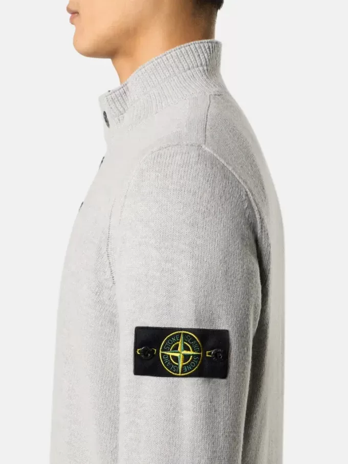 Pullover mit halbem Reißverschluss und Filzbesatz