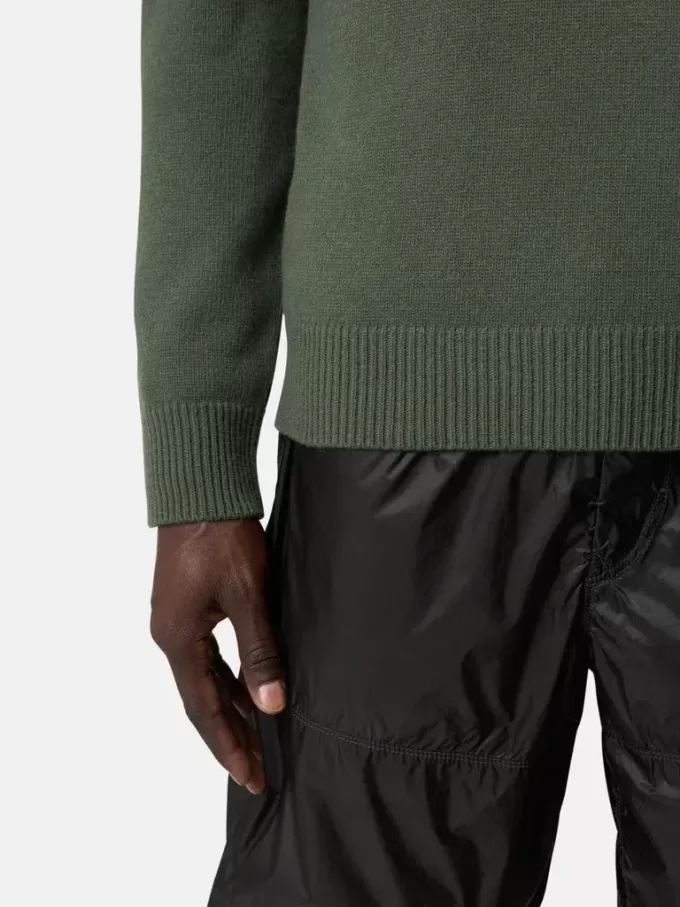 Pullover mit Rundhalsausschnitt und Details in Umkehrmaschen