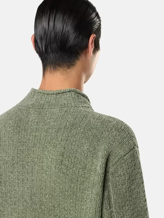 Pullover mit Stehkragen und Ziernähten