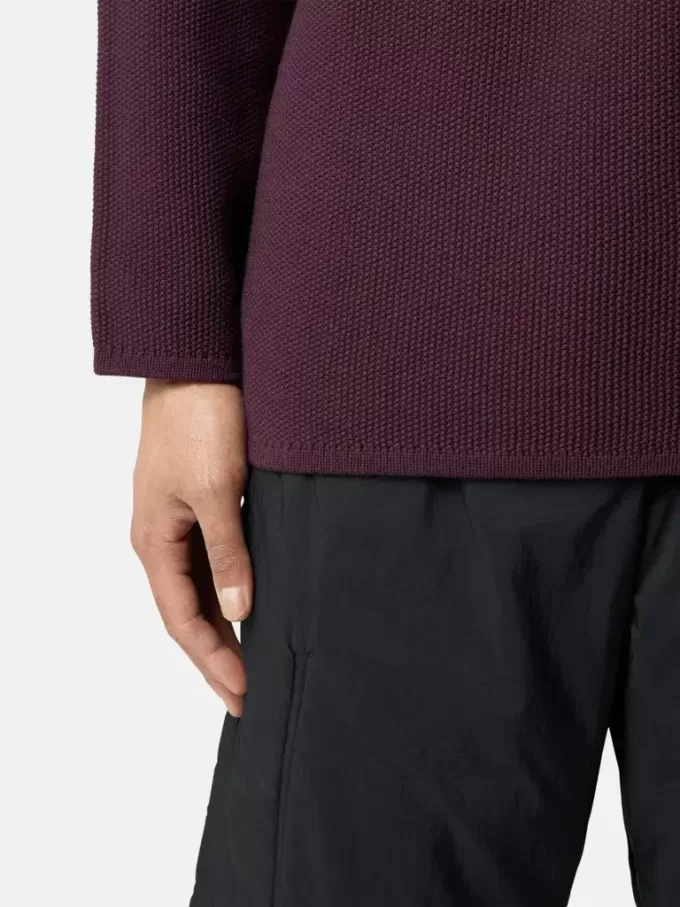 Pullover mit Stehkragen und Ziernähten