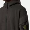 Regular-Fit-Sweatshirt mit Kapuze und Reißverschluss sowie Ärmeltaschen.