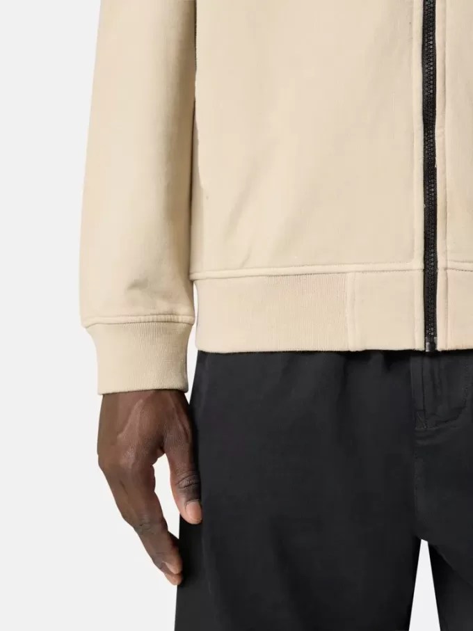 Regular-Fit-Sweatshirt mit Kapuze und Reißverschluss sowie Ärmeltaschen.