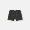 Schmal geschnittene Badeshorts mit Taschen und Mesh-Futter