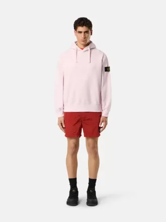 Schmal geschnittene Badeshorts mit Taschen und Mesh-Futter