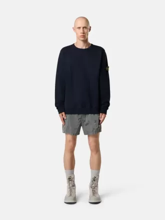 Schmal geschnittene Badeshorts mit Taschen und Mesh-Futter