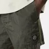 Schmal geschnittene Badeshorts mit Taschen und Mesh-Futter