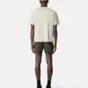 Schmal geschnittene Badeshorts mit Taschen und Mesh-Futter