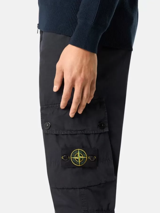 Schmal geschnittene Cargohose mit Reißverschlusstaschen
