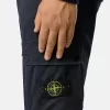 Schmal geschnittene Cargohose mit Reißverschlusstaschen Schmal geschnittene Cargohose mit Reißverschlusstaschen
