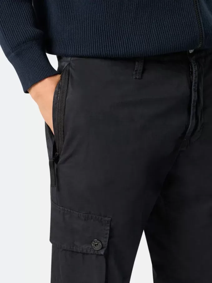Schmal geschnittene Cargohose mit Reißverschlusstaschen